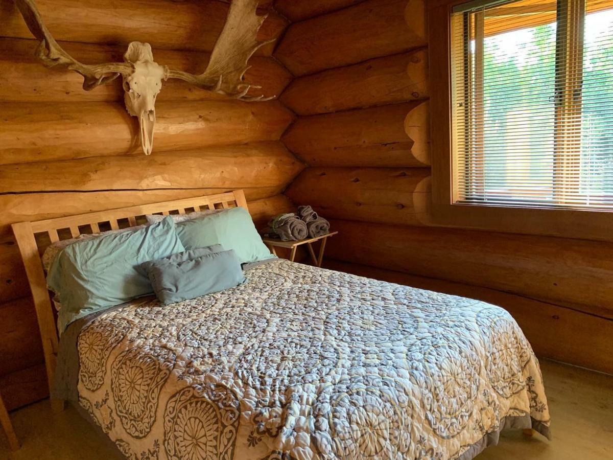 Sawing Logzz Cabin Copper Center Exterior photo